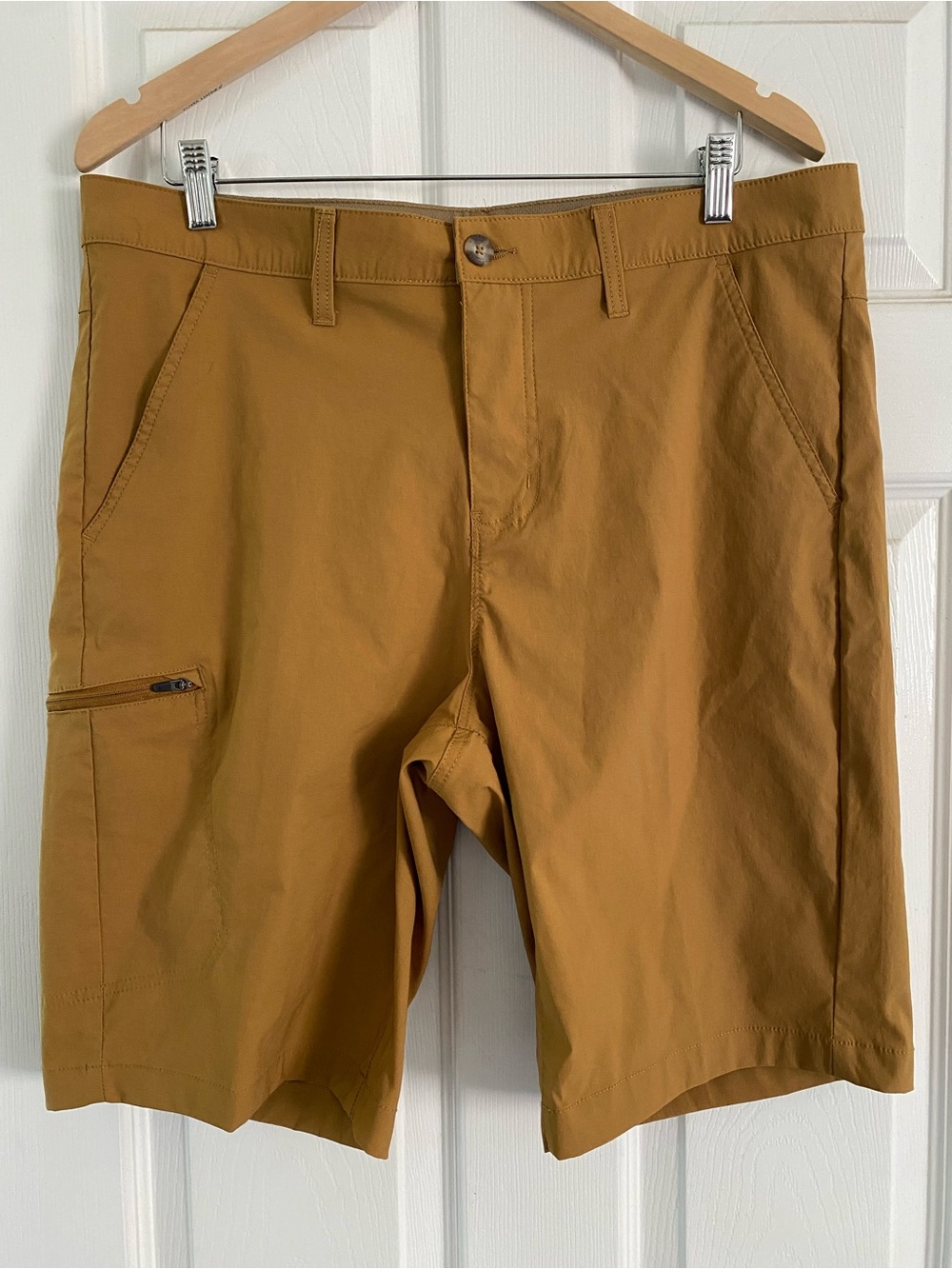 New Eddie Bauer Men’s Cargo Shorts Size 36 Color Brown